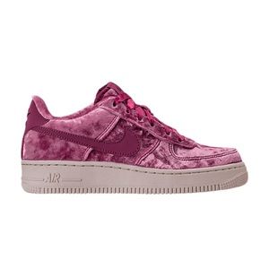 Nike Air Force 1 LV8 Velvet